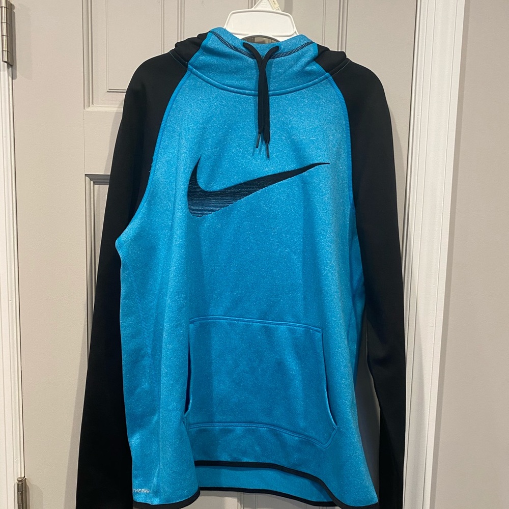Women’s nike therma-fit hoodie